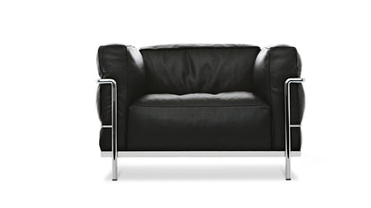 Fauteuil 3 Grand Confort (LC3) grand modèle - Cassina-vue de face, cuir noir et structure chromée-The Woods Gallery