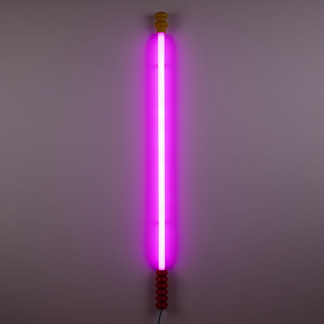 Lampe LED Superlinea fuchsia de BBMDS - Seletti-vue 1-The Woods Gallery
