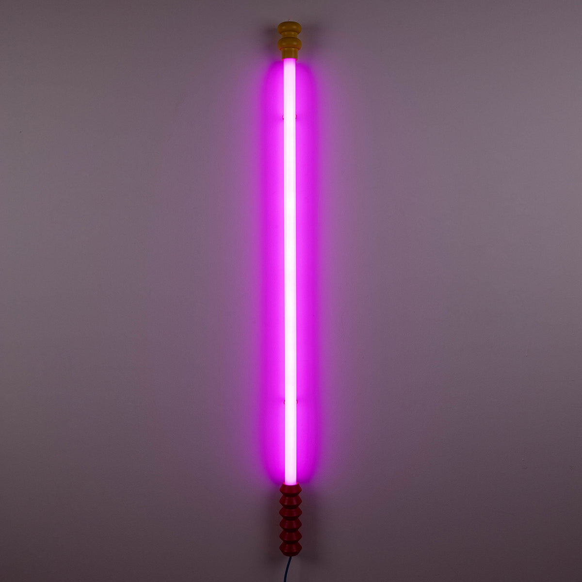 Lampe LED Superlinea fuchsia de BBMDS - Seletti-vue 1-The Woods Gallery