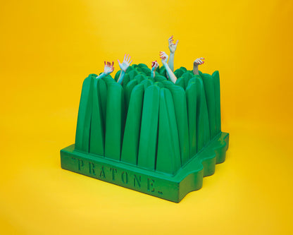 Fauteuil Pratone de Ceretti, Derossi &amp; Rosso - Gufram-version Guflac sur fond jaune, mise en scène TOILETPAPER avec des personnages cachés entre les tiges-The Woods Gallery