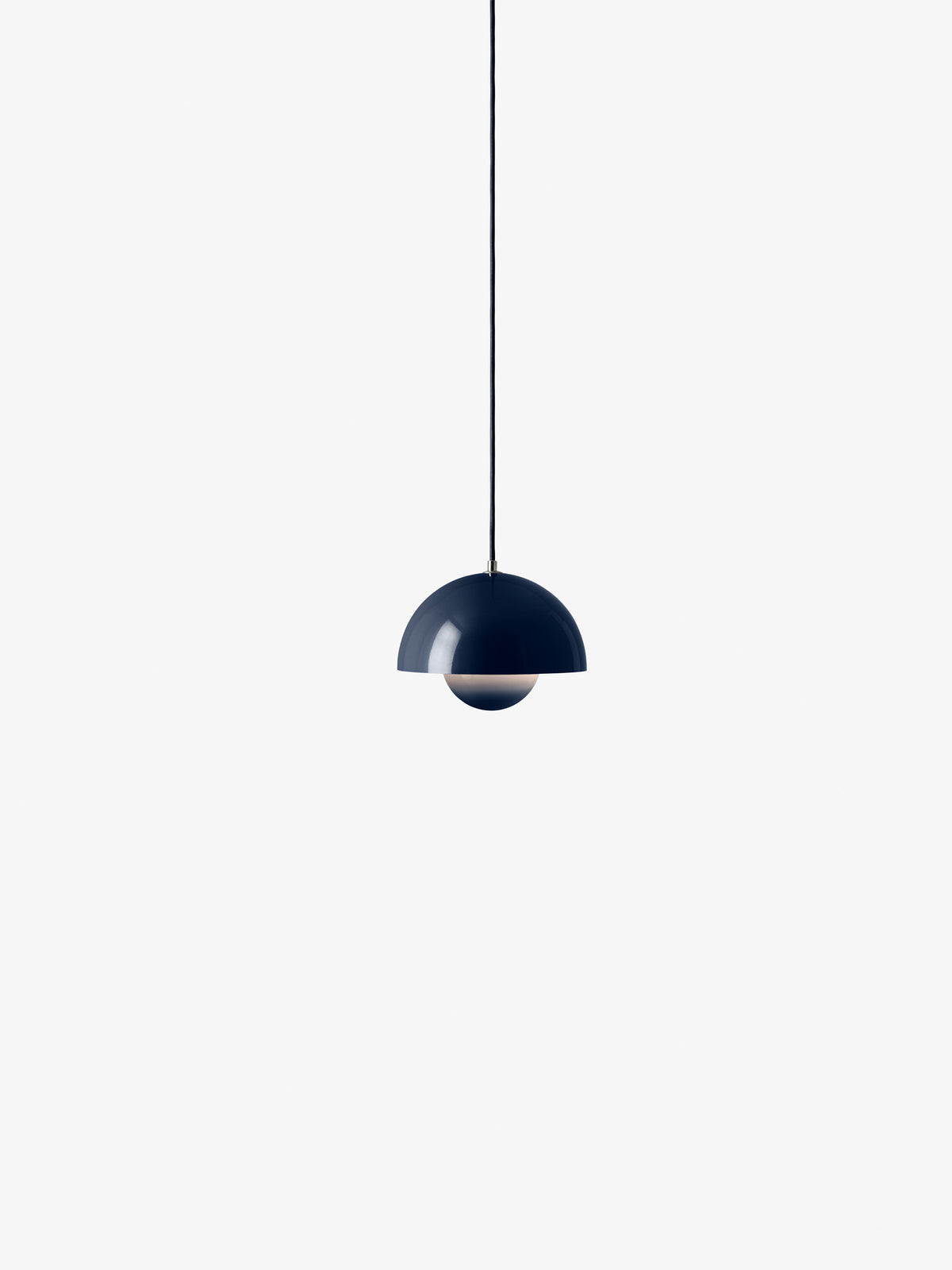 Petite suspension Flowerpot VP1 de Verner Panton - &amp;Tradition-Bleu acier, allumée-The Woods Gallery