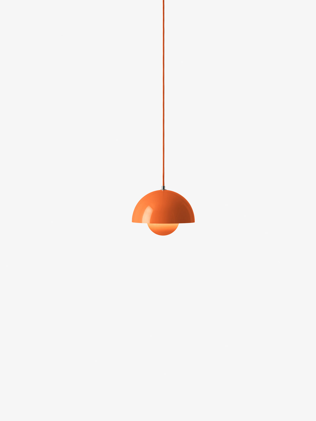 Petite suspension Flowerpot VP1 de Verner Panton - &amp;Tradition-Orange acidulé, allumée-The Woods Gallery