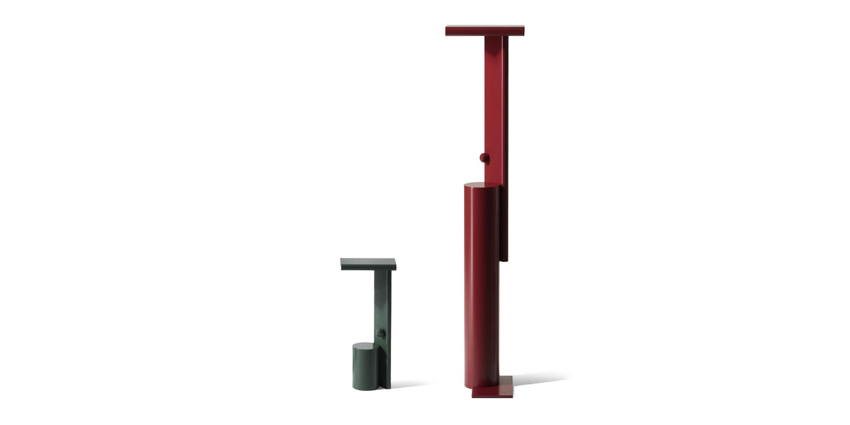 Lampadaire Polyshape de Ferréol Babin - Cassina-vue de face, deux lampes rouge et verte-Cassina