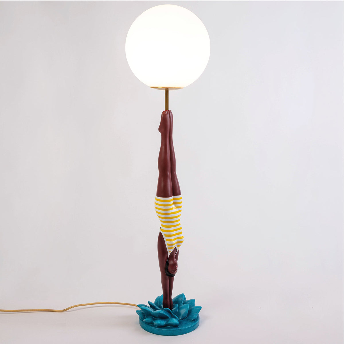 Lampe Lady Diver jaune de Simone Falcetta - Seletti-vue 3-The Woods Gallery