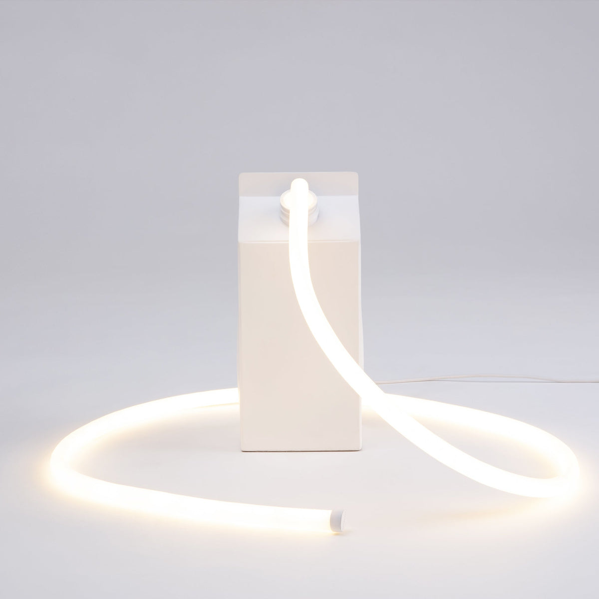 Lampe Daily Glow Milk de Alessandro Zambelli - Seletti-vue 4-The Woods Gallery