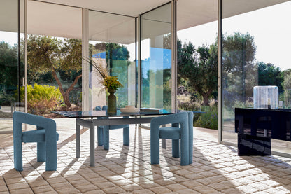 Chaise Dudet par Patricia Urquiola - Cassina-chaises bleues sur une terrasse vitrée, ambiance HD-Cassina