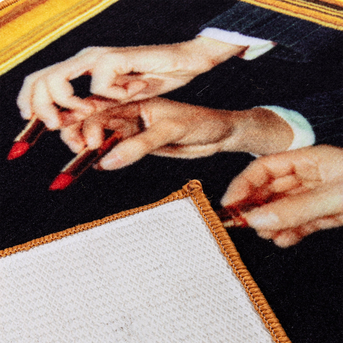 Tapis de bain Toiletpaper Lipsticks Black - Seletti-vue 2-The Woods Gallery