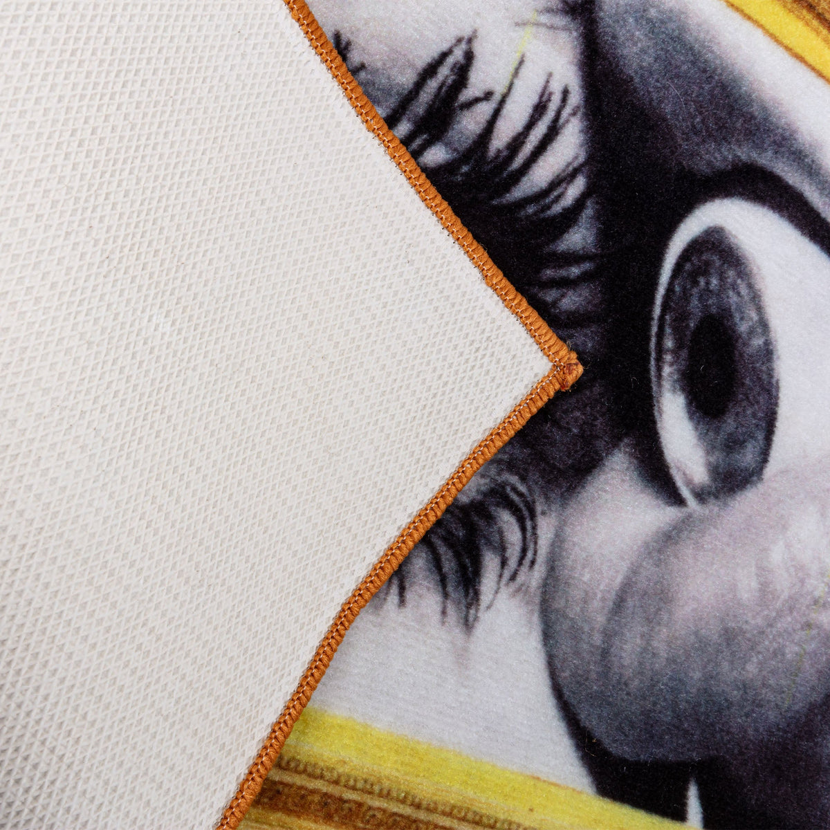 Tapis de bain Toiletpaper Eye and Mouth - Seletti-vue 2-The Woods Gallery