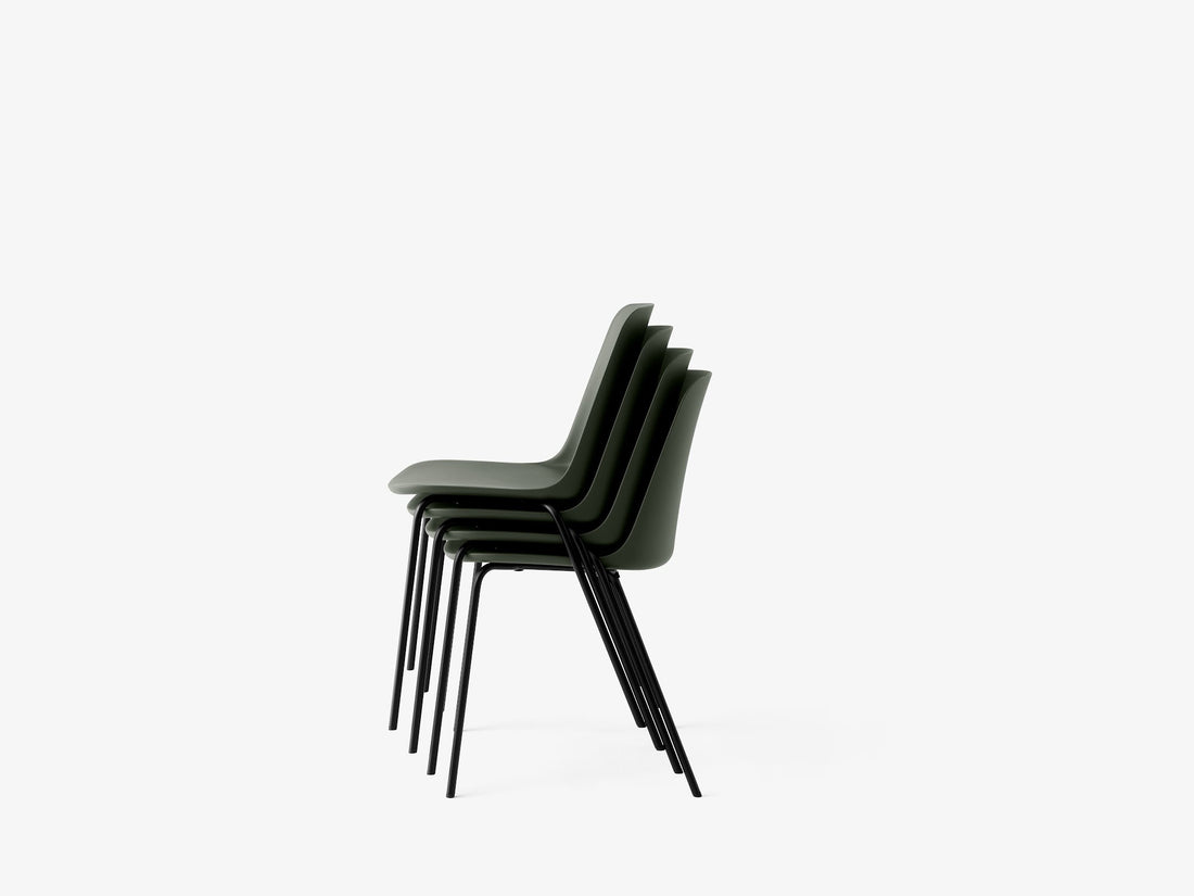 Chaises empilables Rely HW65 Vert bronze empilées - &amp;Tradition