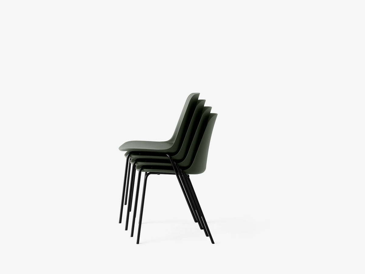 Chaises empilables Rely HW65 Vert bronze empilées - &amp;Tradition