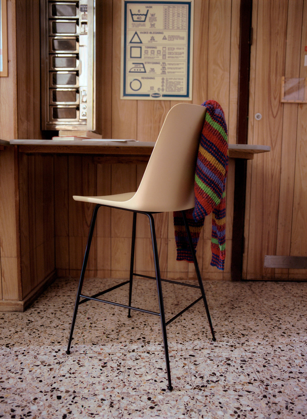Chaises de comptoir Rely HW91 en situation, vue d&