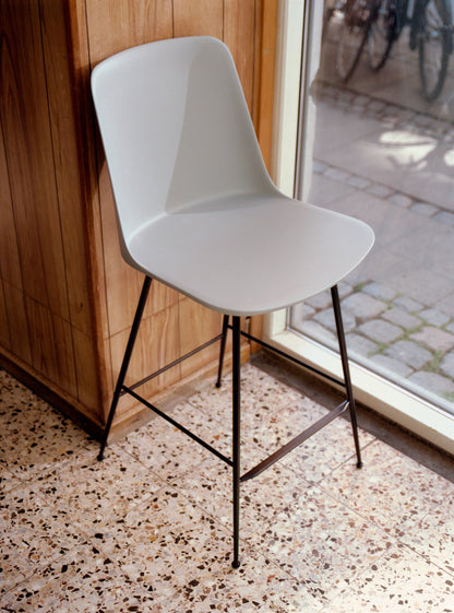 Chaises de bar Rely HW96 en situation - &amp;Tradition