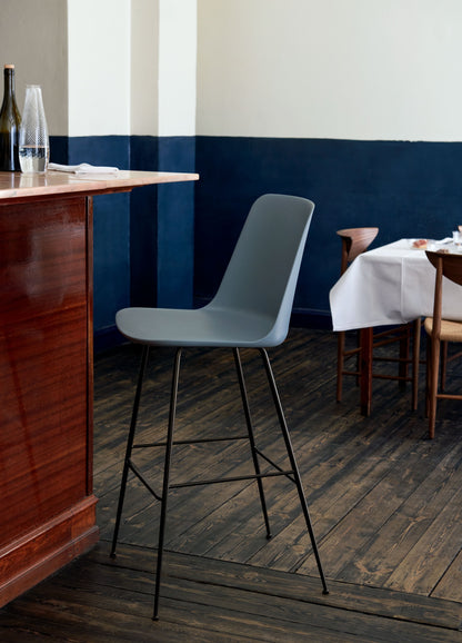 Chaise de comptoir Rely HW91 en situation - &amp;Tradition