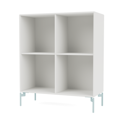 Module de Rangement Show par Peter J. Lassen, laque 01 White, sur pieds 148 Flint, packshot Montana