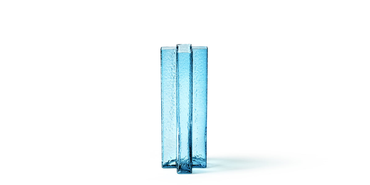 Vase Cross de Bodil Kjær - Cassina-vase en verre bleu, vue de face-Cassina