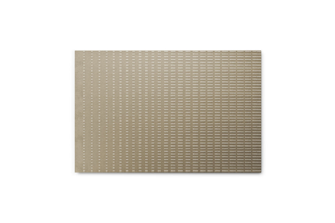 Tapis Janubi en laine - Cassina - Livraison rapide-packshot 200 x 300 cm / Base beige, relief blanc-Cassina