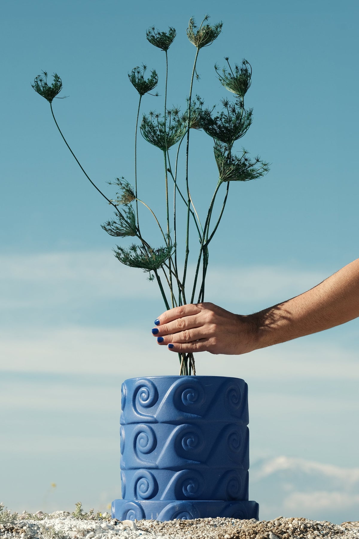 Vase Onda bleu et sa soucoupe Magna Graecia de Antonio Aricò - Seletti-vue 2-The Woods Gallery