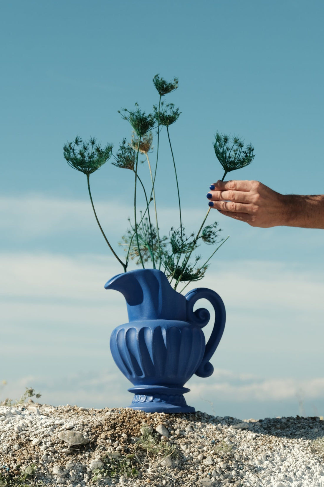 Carafe bleue Magna Graecia de Antonio Aricò - Seletti-vue 2-The Woods Gallery