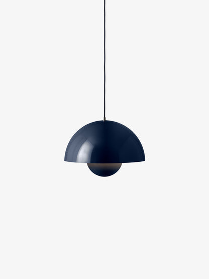 Suspension Flowerpot VP7 de Verner Panton - &amp;Tradition-Bleu acier, allumée-The Woods Gallery