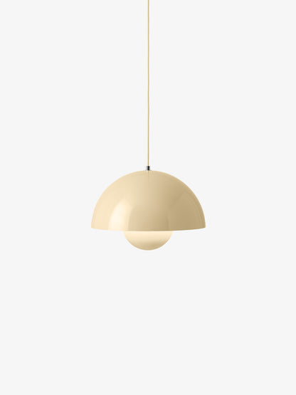 Suspension Flowerpot VP7 de Verner Panton - &amp;Tradition-Ivoire, allumée-The Woods Gallery