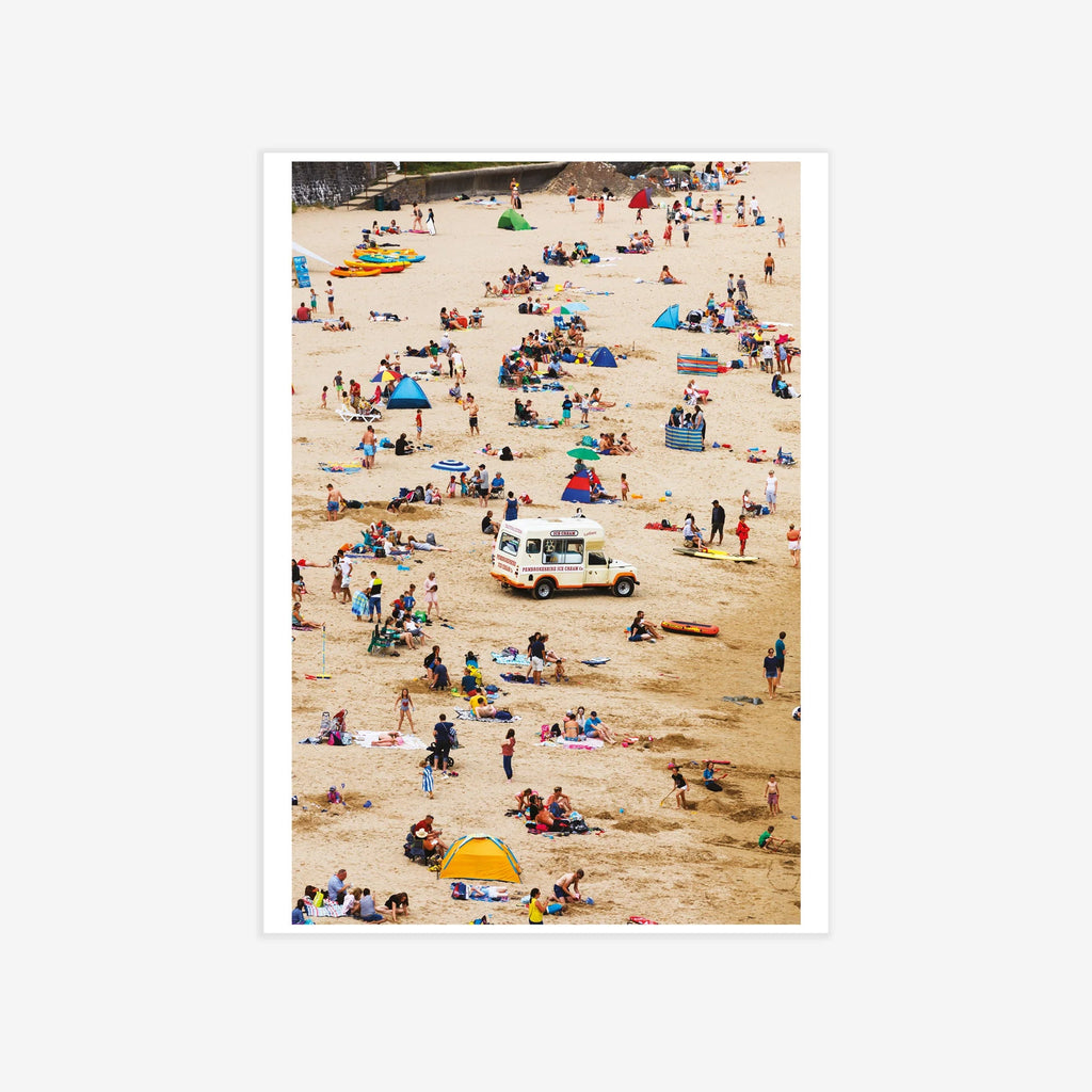 Affiche TENBY "Beach Therapy" par Martin Parr - The Wrong Shop-Non encadré-The Woods Gallery