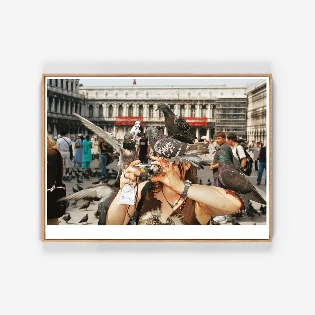 Affiche VENISE "Small World" par Martin Parr - The Wrong Shop-Cadre chêne-The Woods Gallery