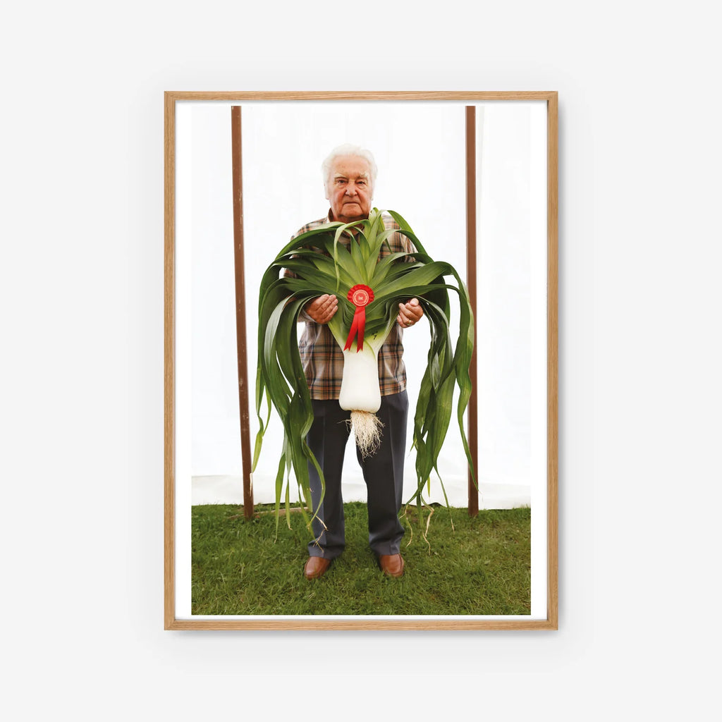 Affiche de "West Bromwich" par Martin Parr - The Wrong Shop-Cadre chêne-The Woods Gallery