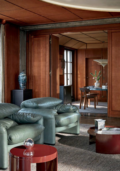 Canapé Maralunga 40 de Vico Magistretti - Cassina-ambiance catalogue Cassina 2026-The Woods Gallery