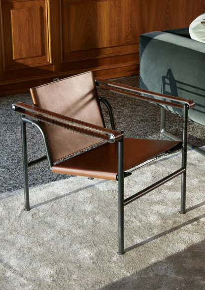 Fauteuil 1 (LC1) de Le Corbusier, Jeanneret, Perriand - Cassina-ambiance catalogue Cassina 2026-The Woods Gallery