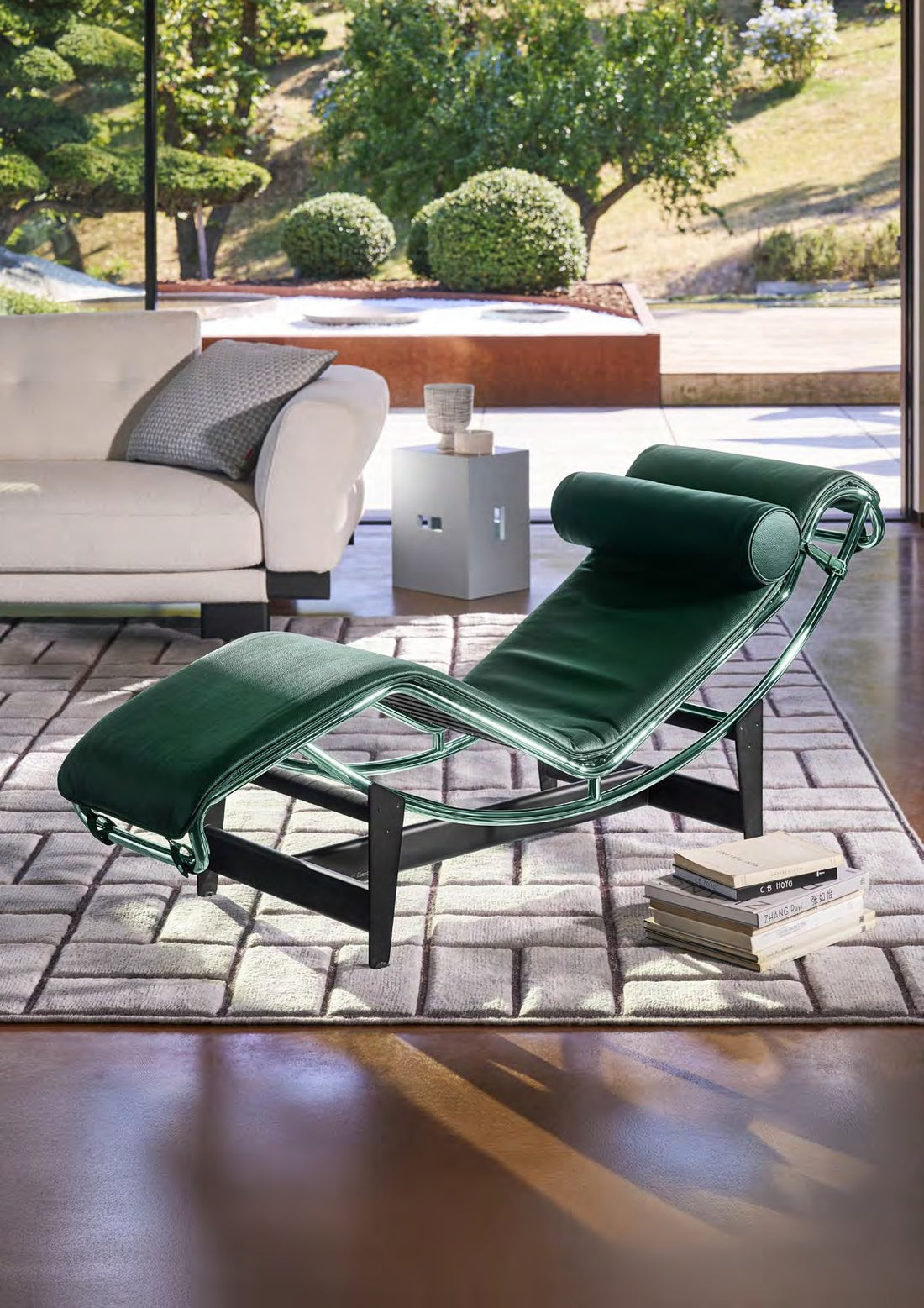 Chaise longue 4 (LC4) édition 60 ans - Cassina-ambiance catalogue Cassina 2026-The Woods Gallery