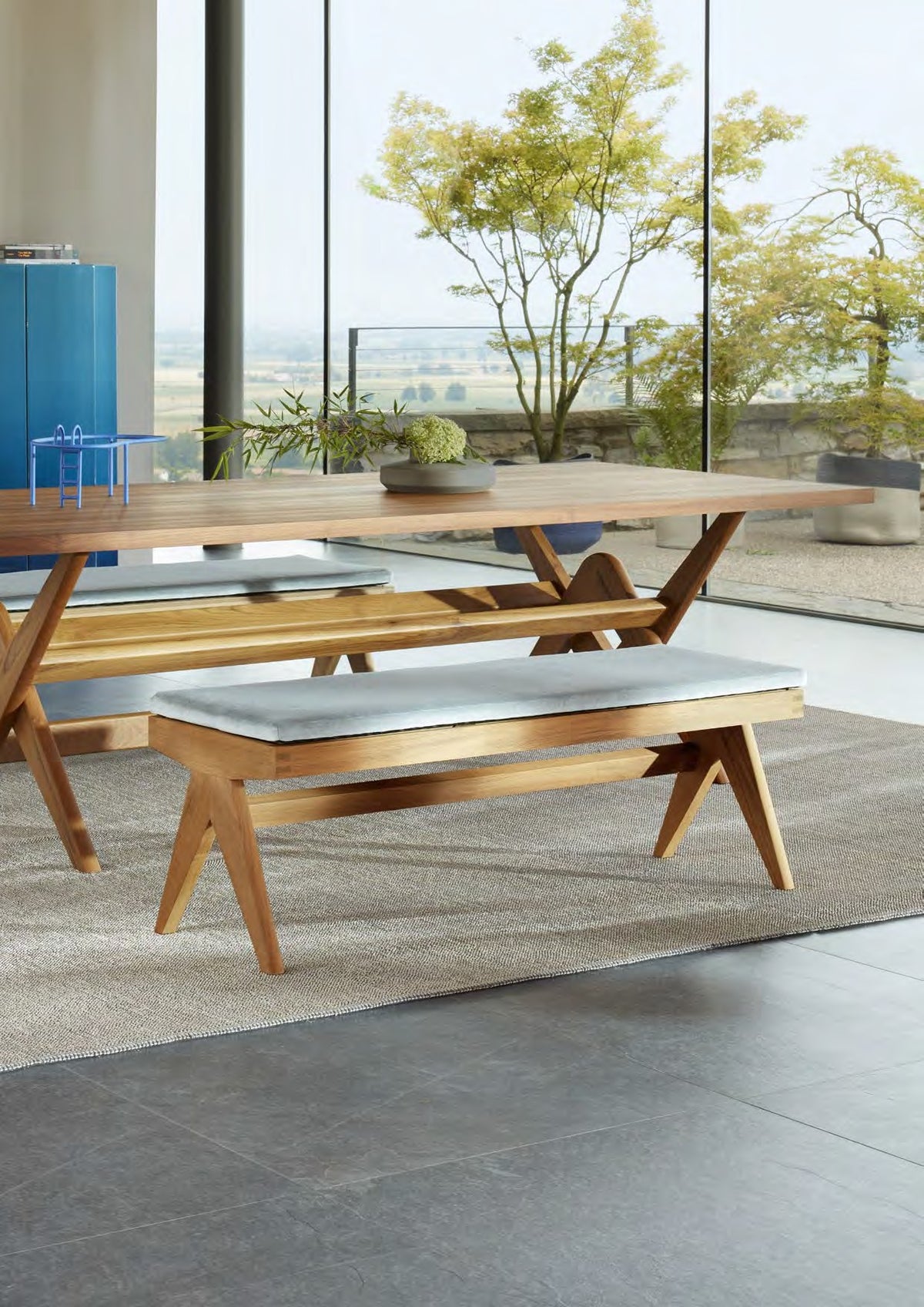 Banc 057 Civil Bench de Pierre Jeanneret - Cassina-ambiance catalogue Cassina 2026 (vue 2)-The Woods Gallery