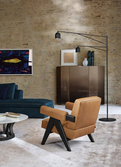 Fauteuil 053 Capitol Complex de Pierre Jeanneret - Cassina-ambiance catalogue Cassina 2026 (vue 2)-The Woods Gallery