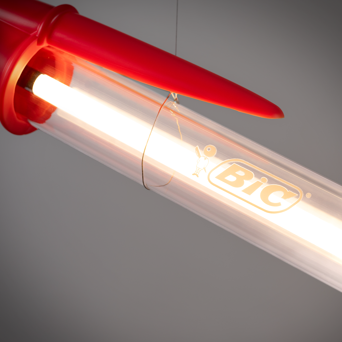 Lampe stylo BIC de Mario Paroli - Seletti-vue 21-The Woods Gallery