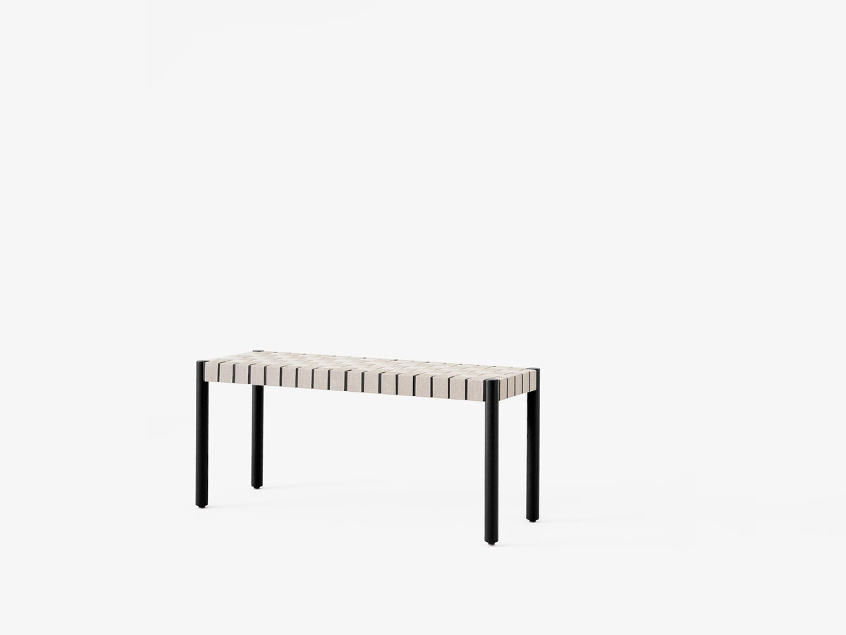 Banc Betty TK4 de Thau & Kallio - &Tradition-Chêne laqué noir-Lin naturel-The Woods Gallery