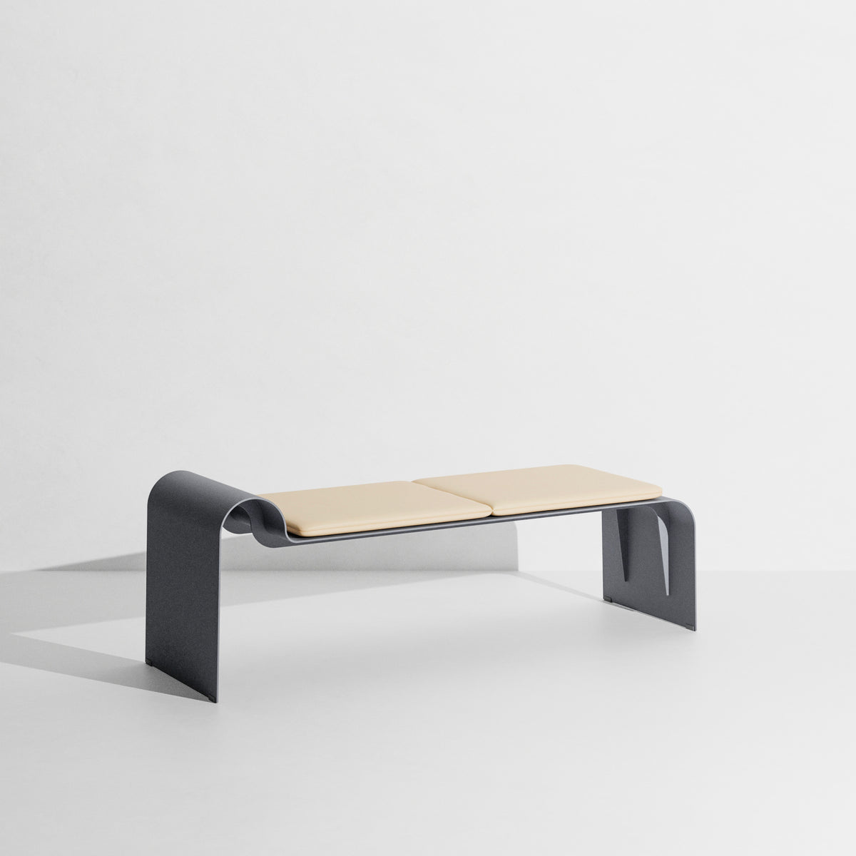 Banc Eclipse de Garnier &amp; Pingree - Petite Friture-structure Gris pierre, coussin Haku-The Woods Gallery