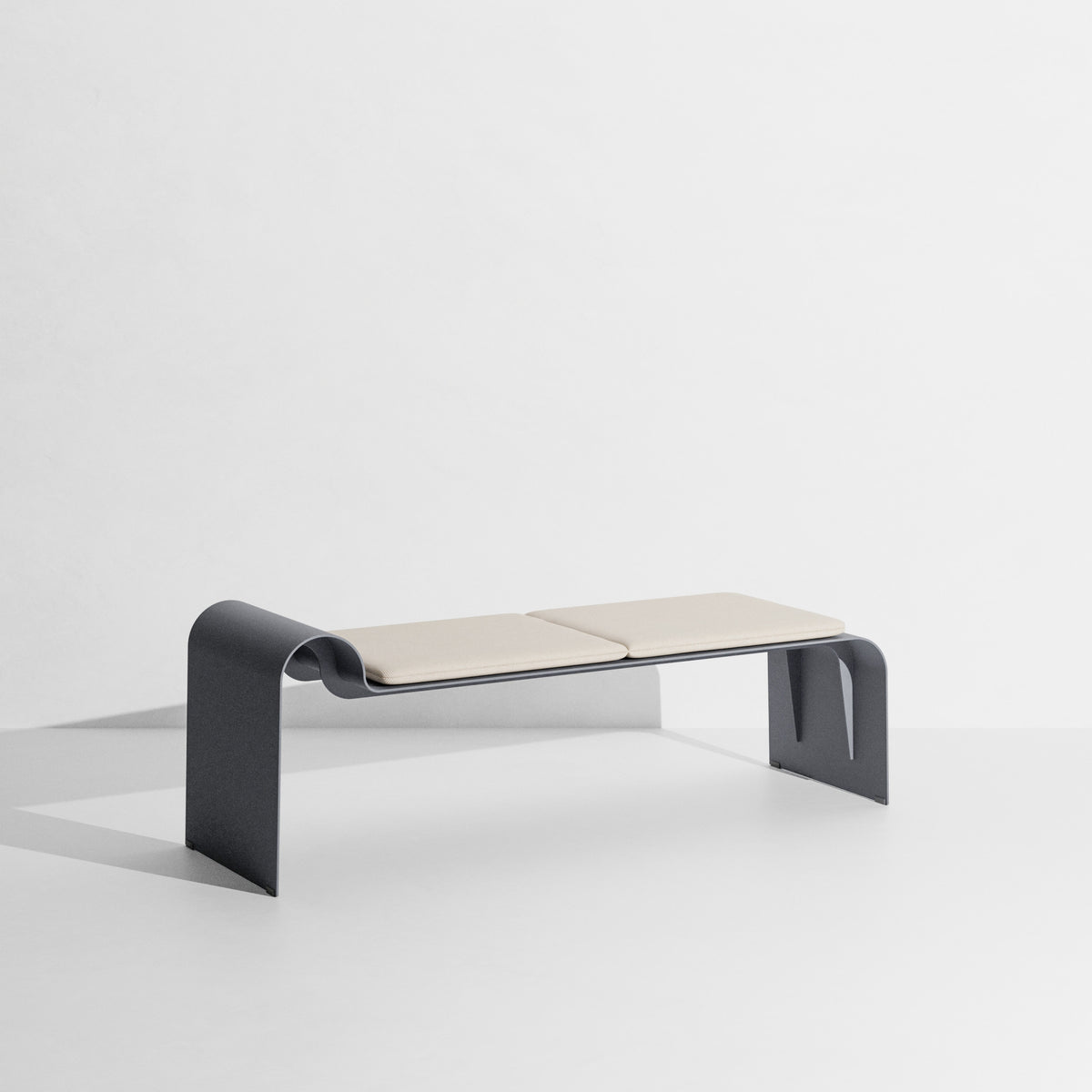 Banc Eclipse de Garnier &amp; Pingree - Petite Friture-structure Gris pierre, coussin Patio-The Woods Gallery