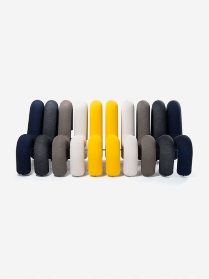 Canapé Extra Bold de Big Game - Moustache-Séquence noir jaune-3 places - 12 tubes (L: 224 cm P: 99 cm H: 71 cm)-The Woods Gallery