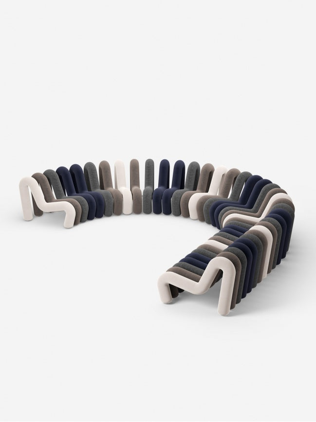 Canapé Extra Bold de Big Game - Moustache-Séquence noir perle-4 places - 16 tubes (L: 300 cm P: 99 cm H: 71 cm)-The Woods Gallery