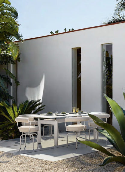 Fauteuil tournant 7 (LC7), Outdoor - Cassina-ambiance catalogue Cassina 2026 (vue 2)-The Woods Gallery