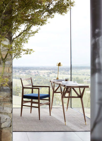 Chaise 646 Leggera de Gio Ponti - Cassina-ambiance catalogue Cassina 2026-The Woods Gallery