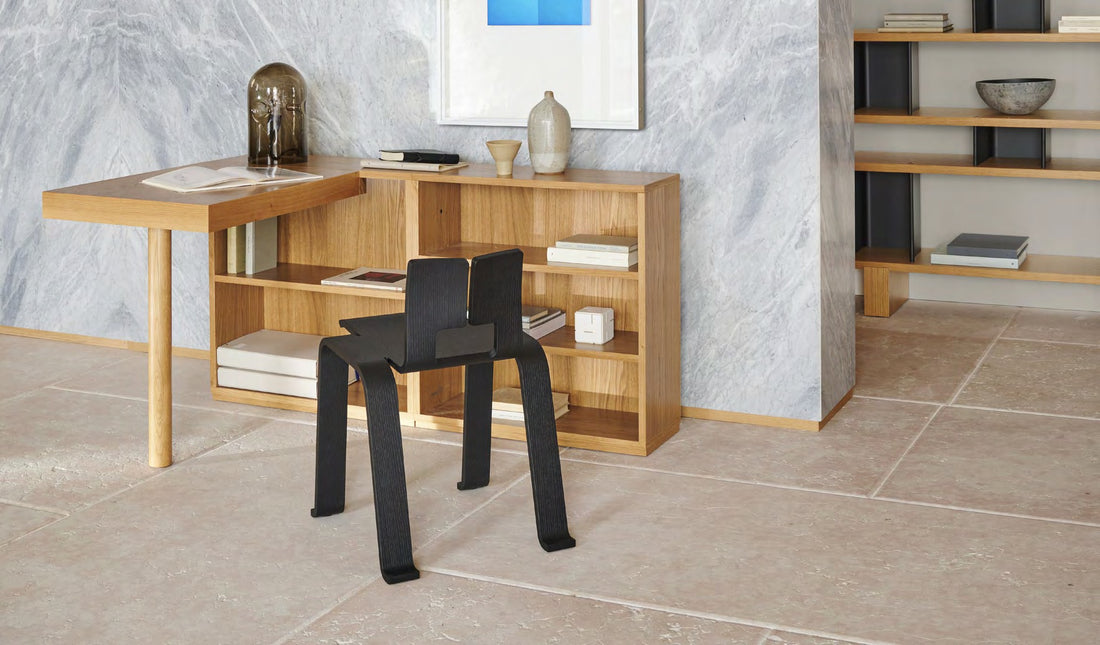 Chaise 517 Ombra Tokyo de Charlotte Perriand - Cassina-ambiance catalogue Cassina 2026-The Woods Gallery