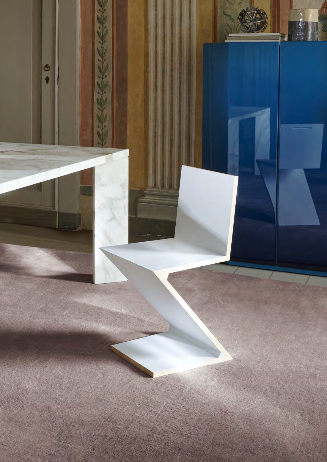 Chaise Zig Zag - Cassina-ambiance catalogue Cassina 2026-The Woods Gallery