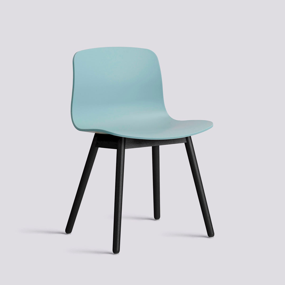 Chaise About A Chair AAC 12 de Hee Welling - Hay-Polypropylène recyclé Dusty blue, chêne massif laqué à l&