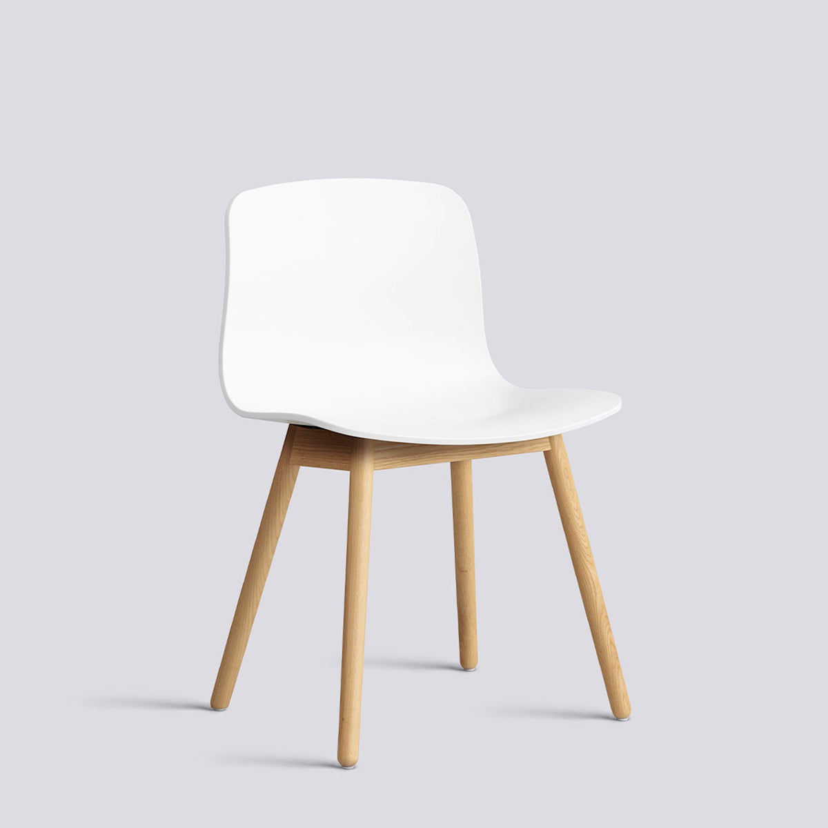 Chaise About A Chair AAC 12 de Hee Welling - Hay-Polypropylène recyclé blanc, chêne massif laqué à l&