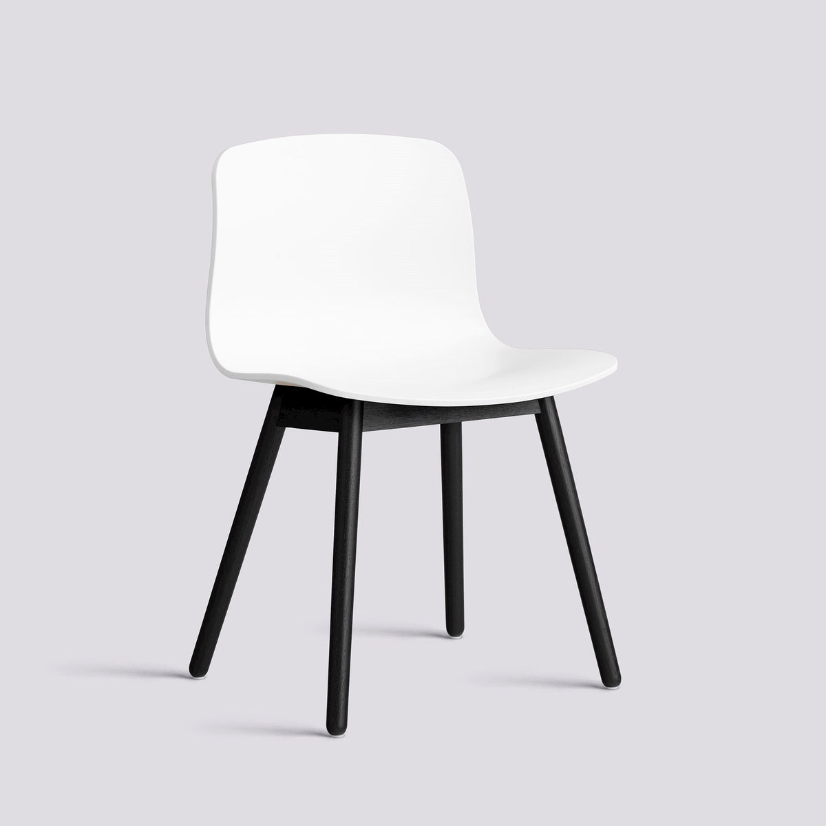 Chaise About A Chair AAC 12 de Hee Welling - Hay-Polypropylène recyclé blanc, chêne massif laqué à l&