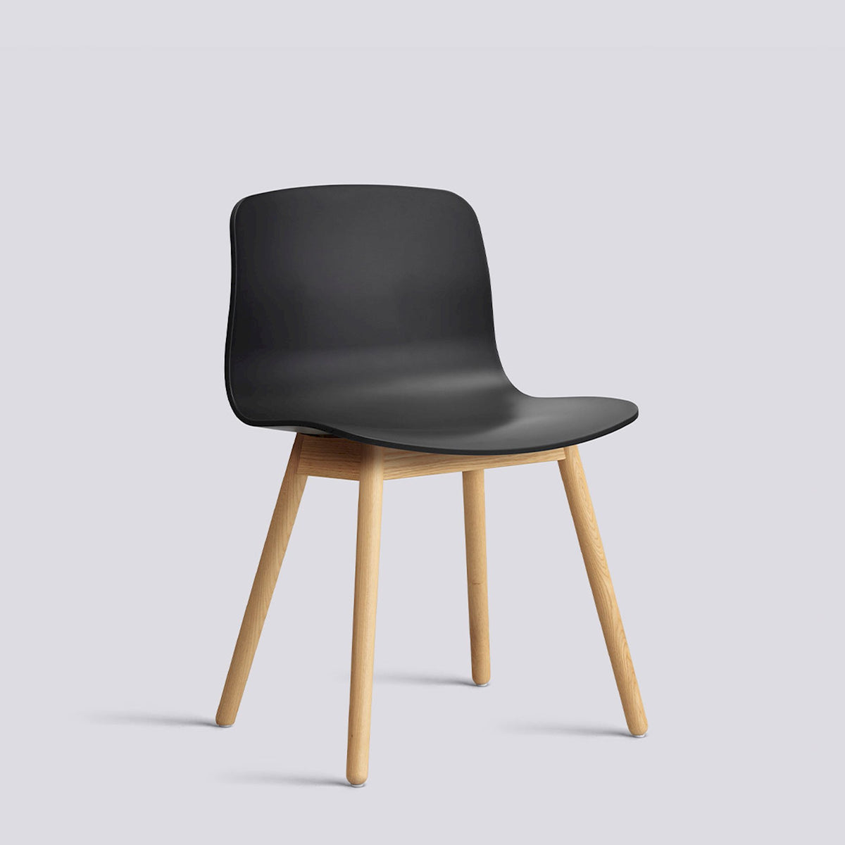 Chaise About A Chair AAC 12 de Hee Welling - Hay-Polypropylène recyclé noir, chêne massif laqué à l&