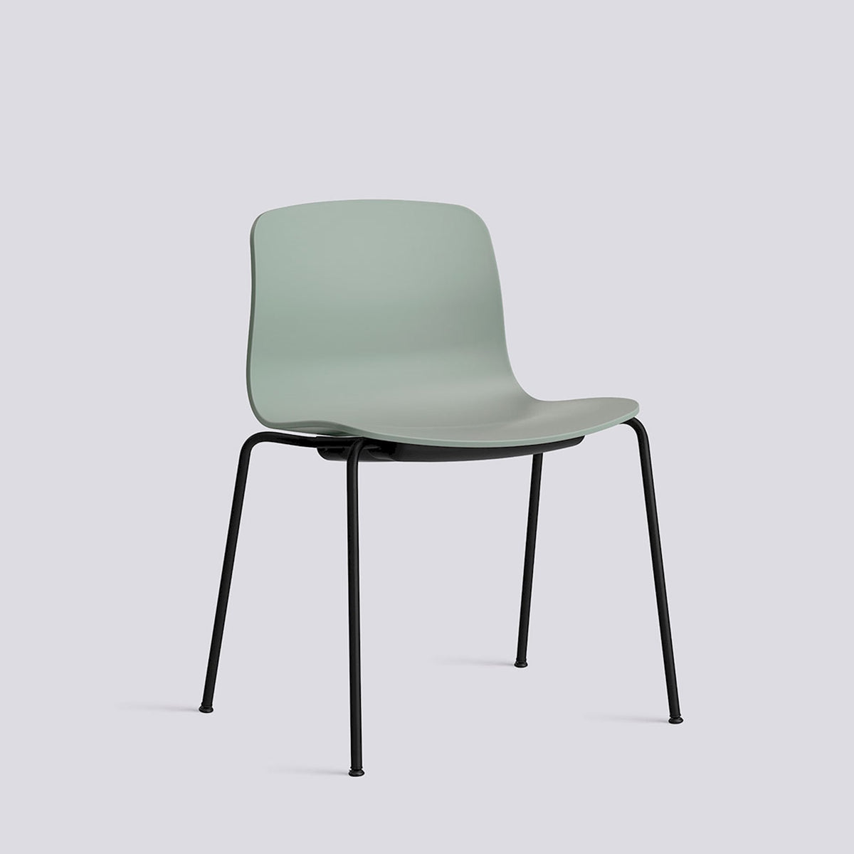 Chaise About A Chair AAC 16 de Hee Welling - Hay-Polypropylène recyclé Fall green, acier thermolaqué noir, piètement 4 pieds-The Woods Gallery