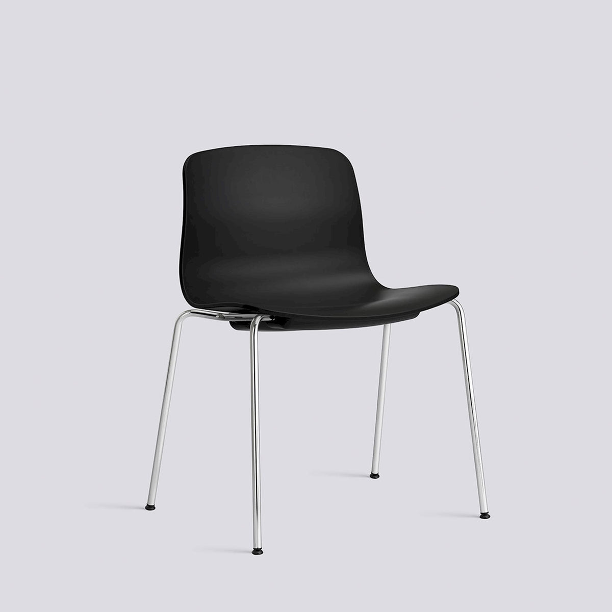 Chaise About A Chair AAC 16 de Hee Welling - Hay-Polypropylène recyclé noir, acier chromé, piètement 4 pieds-The Woods Gallery