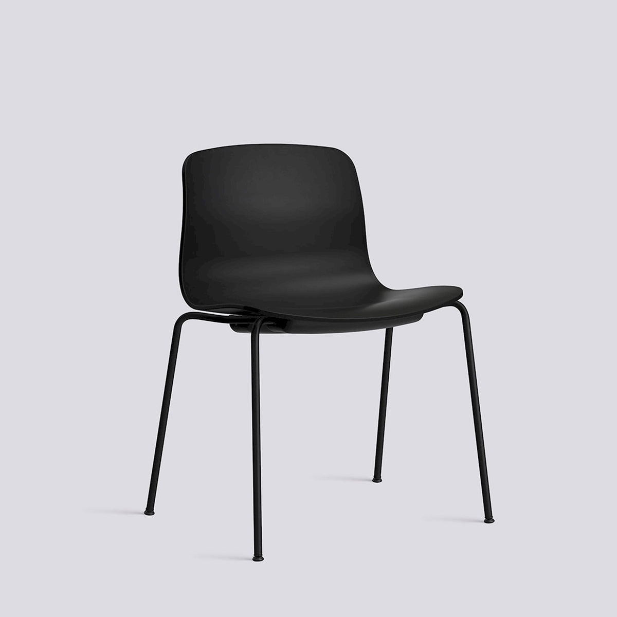 Chaise About A Chair AAC 16 de Hee Welling - Hay-Polypropylène recyclé noir, acier thermolaqué noir, piètement 4 pieds-The Woods Gallery