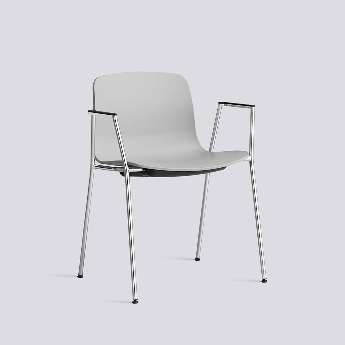Chaise About A Chair AAC 18 de Hee Welling - Hay-Polypropylène recyclé Concrete grey, acier chromé, piètement 4 pieds-The Woods Gallery